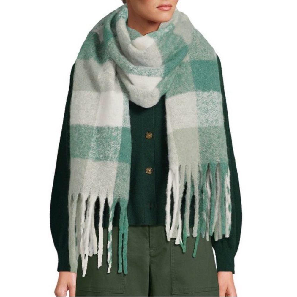 LL bean nwt blanket scarf womens outer wear evergreen green & white checker